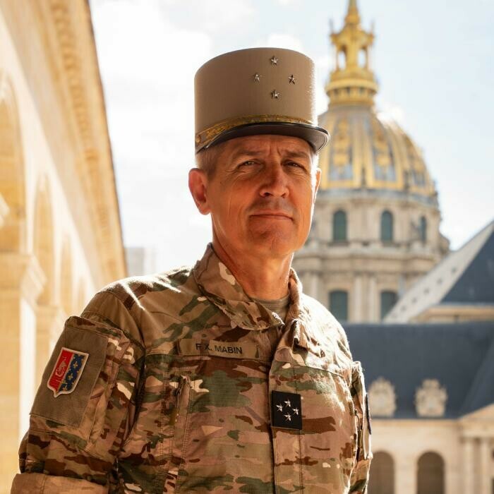 Le g&eacute;n&eacute;ral de corps d'arm&eacute;e Fran&ccedil;ois-Xavier Mabin, gouverneur militaire de Paris